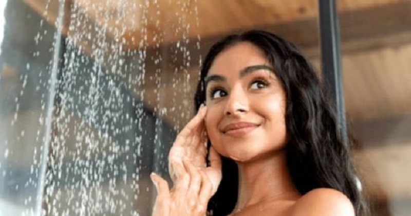 ছাত্রকে গোসলের নগ্ন ছবি