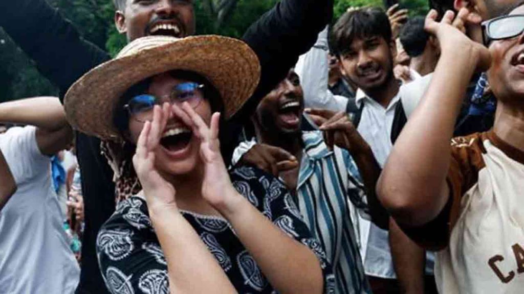 দিল্লিতে ‘ককরোচ’দের জয়