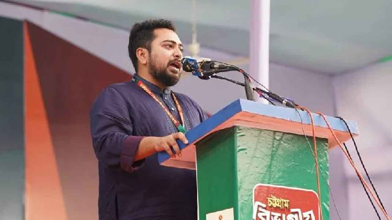 রাষ্ট্রপতির পদত্যাগের পর গ্রেপ্তার ও বিচারের দাবি নাহিদ ইসলামের